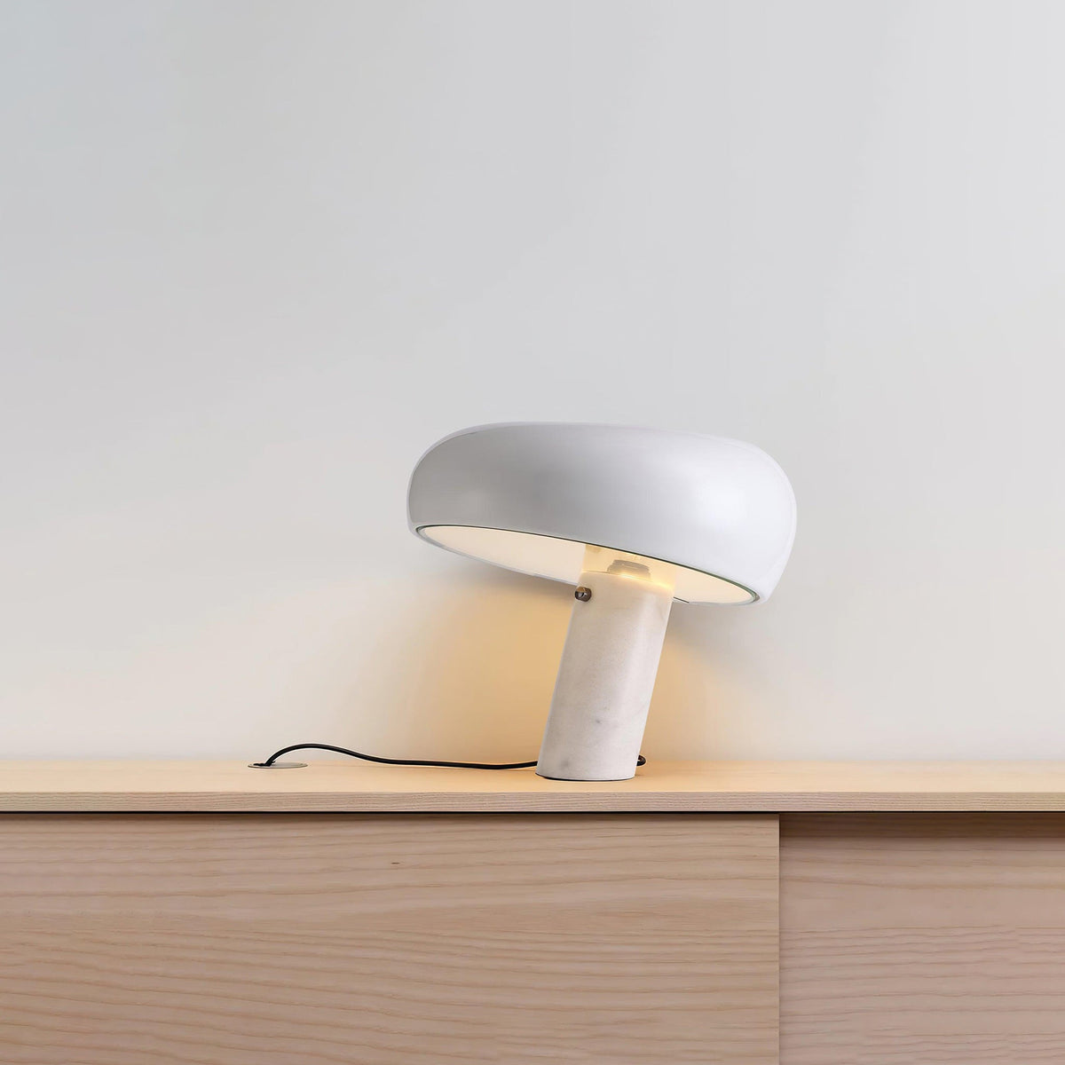 Nivaro Marble Reflector Table Lamp — product, finish and specification view 117