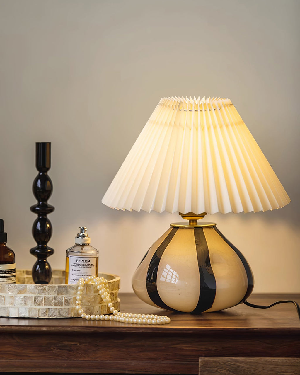 Pleated Cavolo Table Lamp — product and interior detail 9