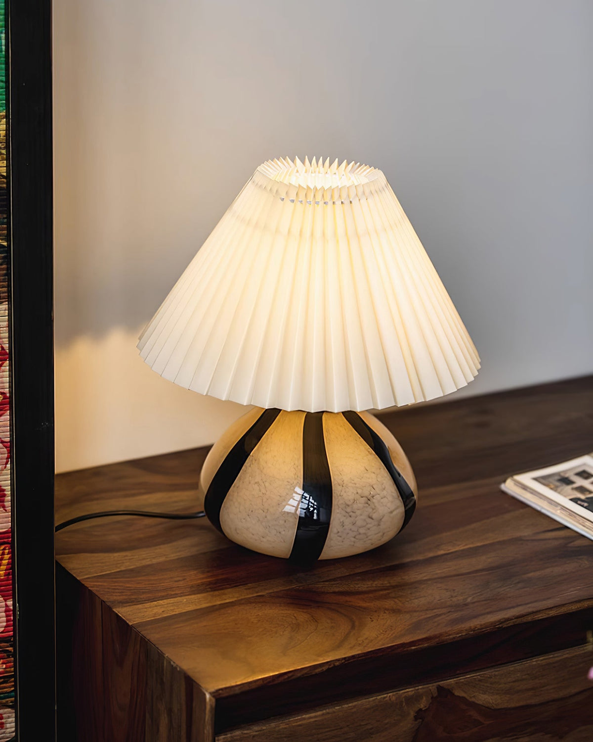 Pleated Cavolo Table Lamp — product and interior detail 10