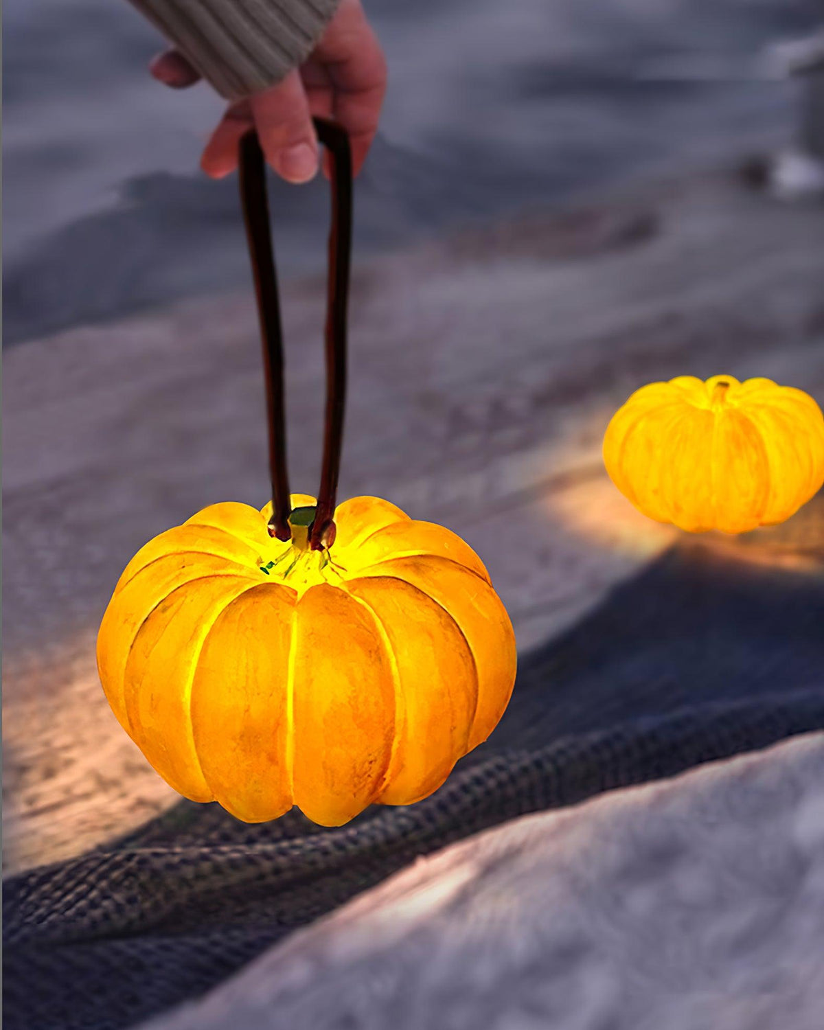 Poma Ribbed Resin USB Lantern Lamp — product, finish and specification view 32