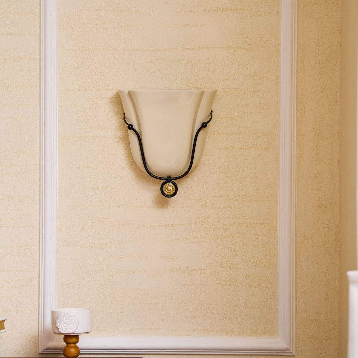 Solenne Ceramic Shell Wall Sconce — design detail 9