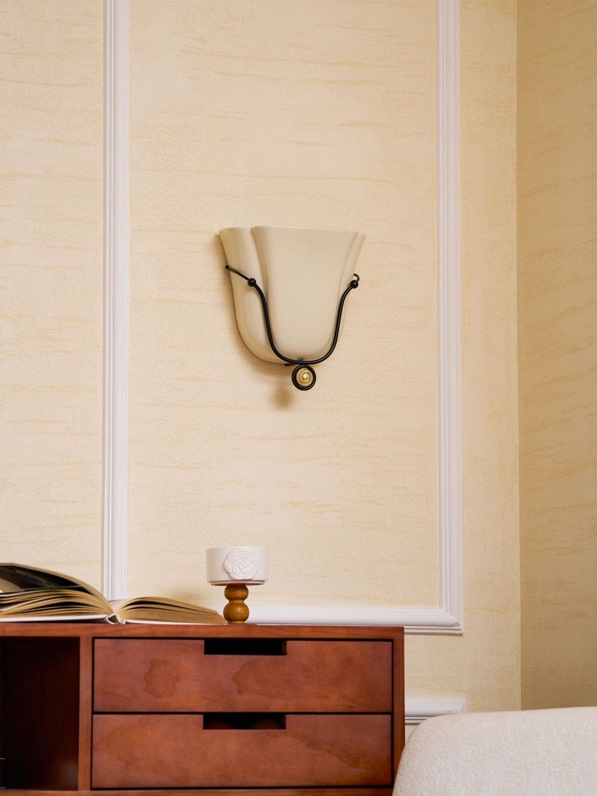Solenne Ceramic Shell Wall Sconce — design detail 21