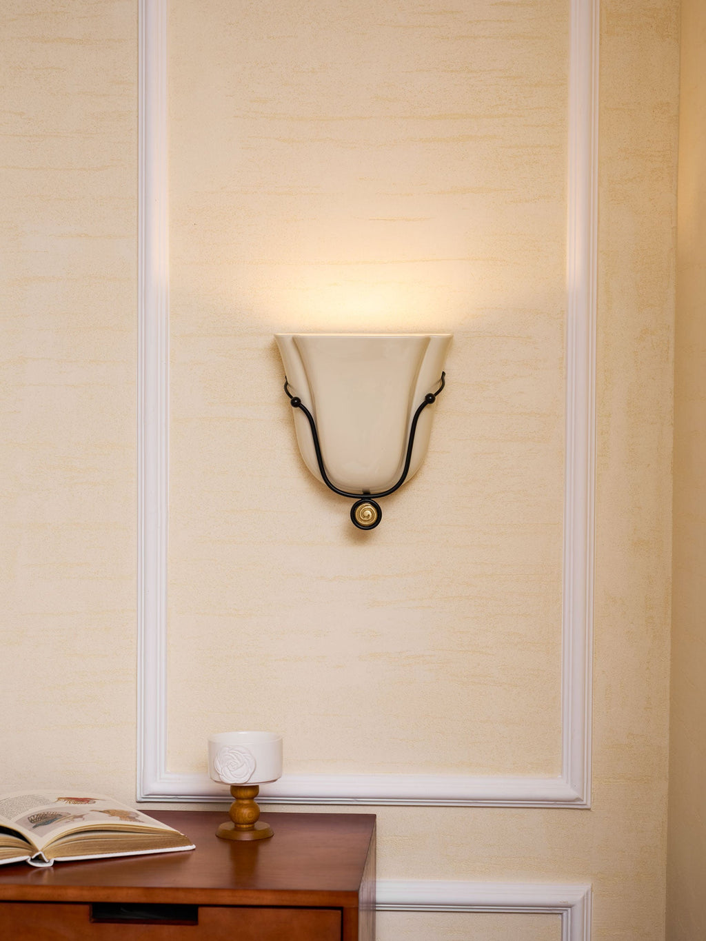 Solenne Ceramic Shell Wall Sconce — design detail 22