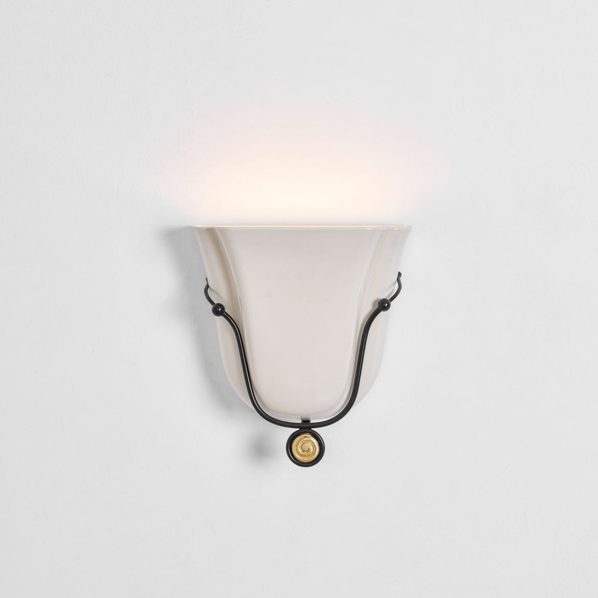 Solenne Ceramic Shell Wall Sconce — design detail 23