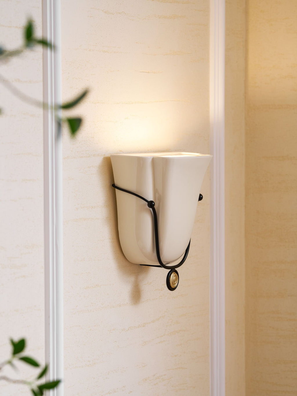Solenne Ceramic Shell Wall Sconce — design detail 31