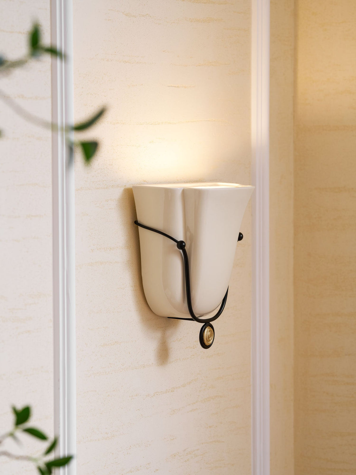 Solenne Ceramic Shell Wall Sconce — design detail 31