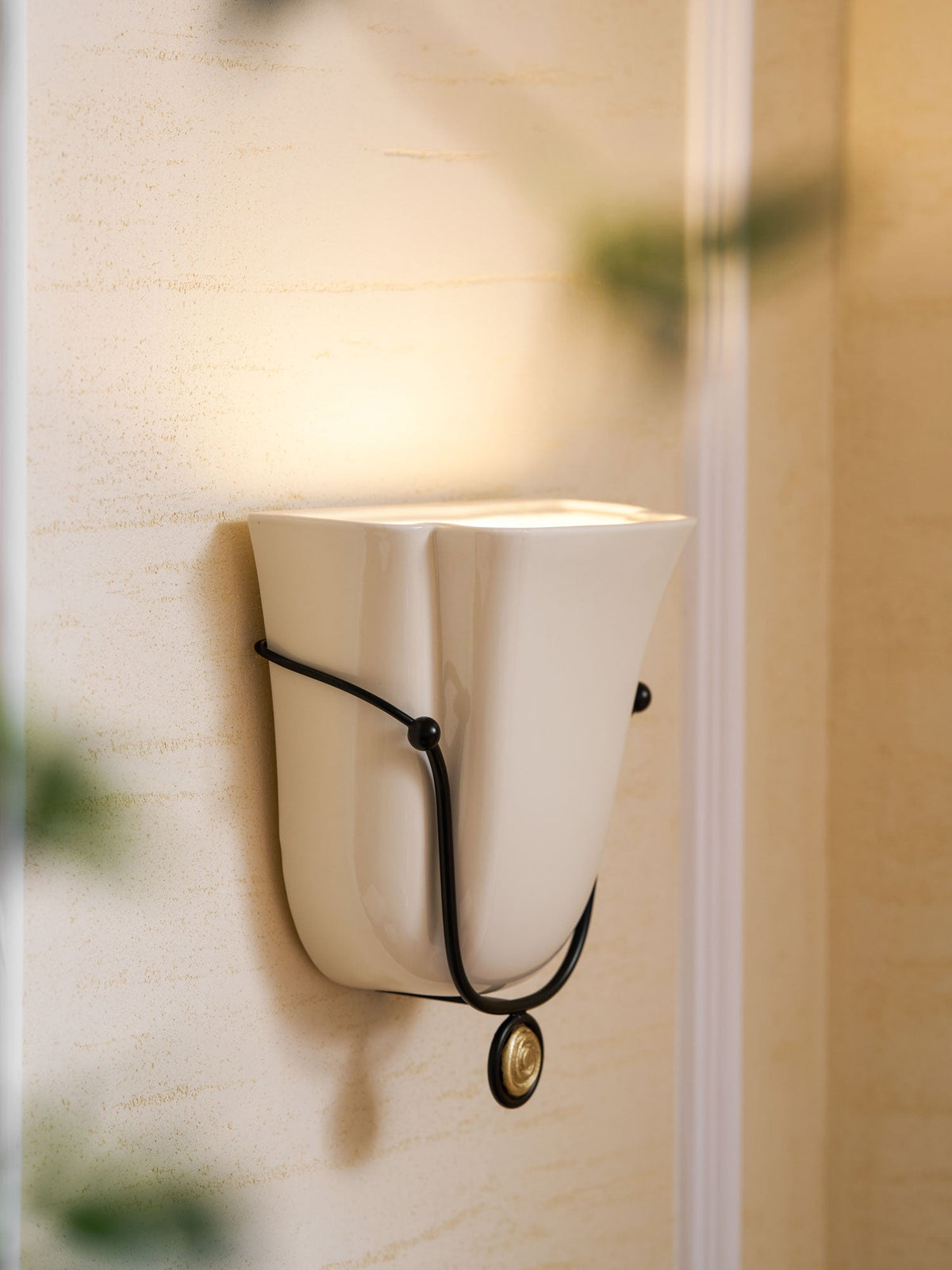 Solenne Ceramic Shell Wall Sconce — design detail 32