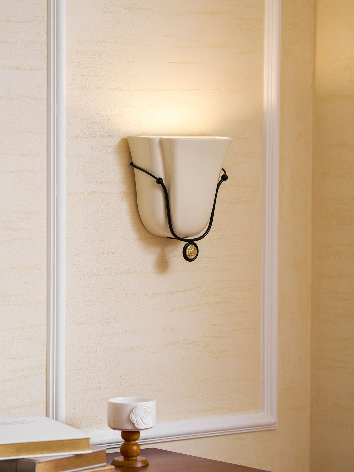 Solenne Ceramic Shell Wall Sconce — design detail 33