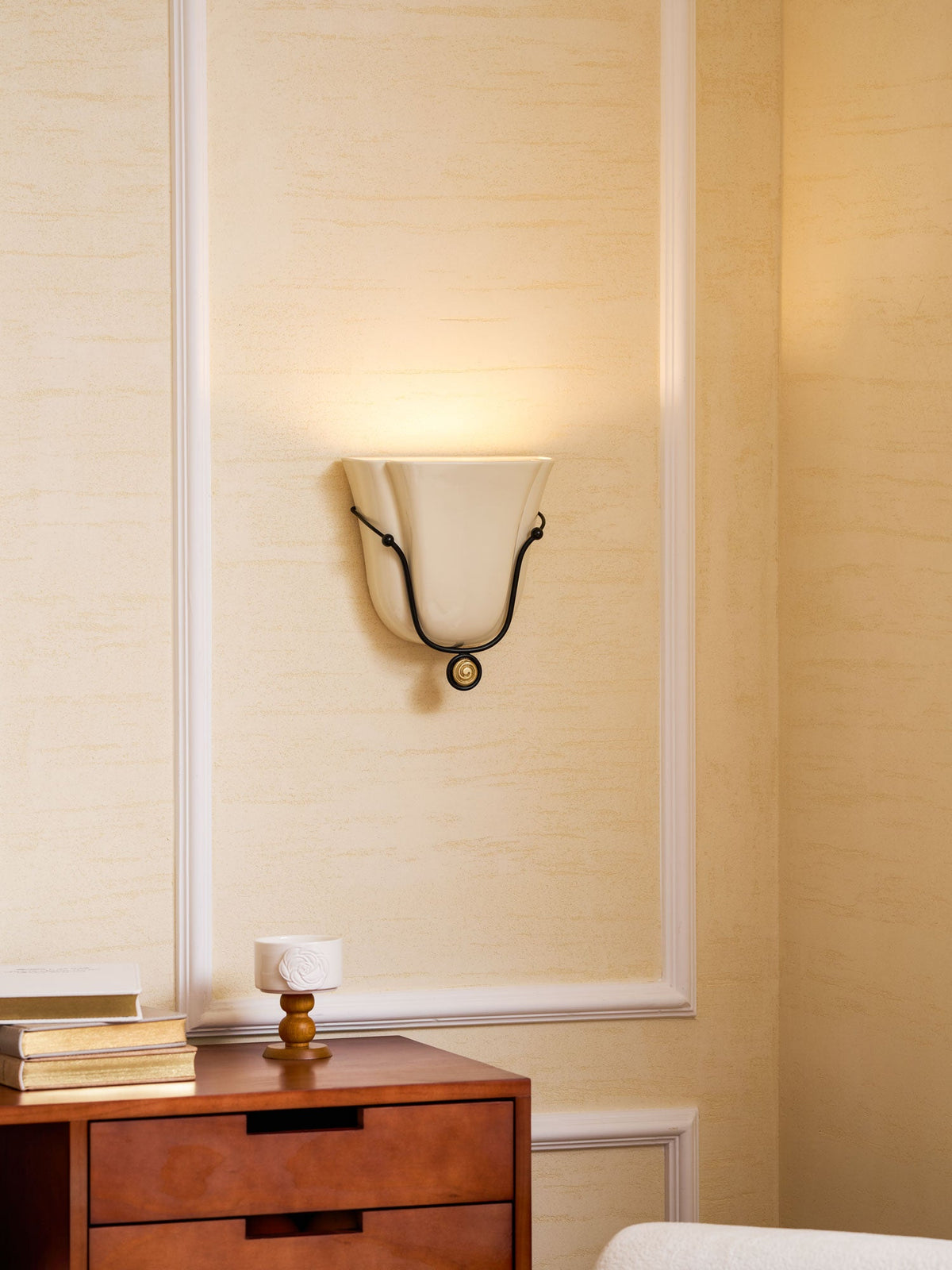 Solenne Ceramic Shell Wall Sconce — design detail 35