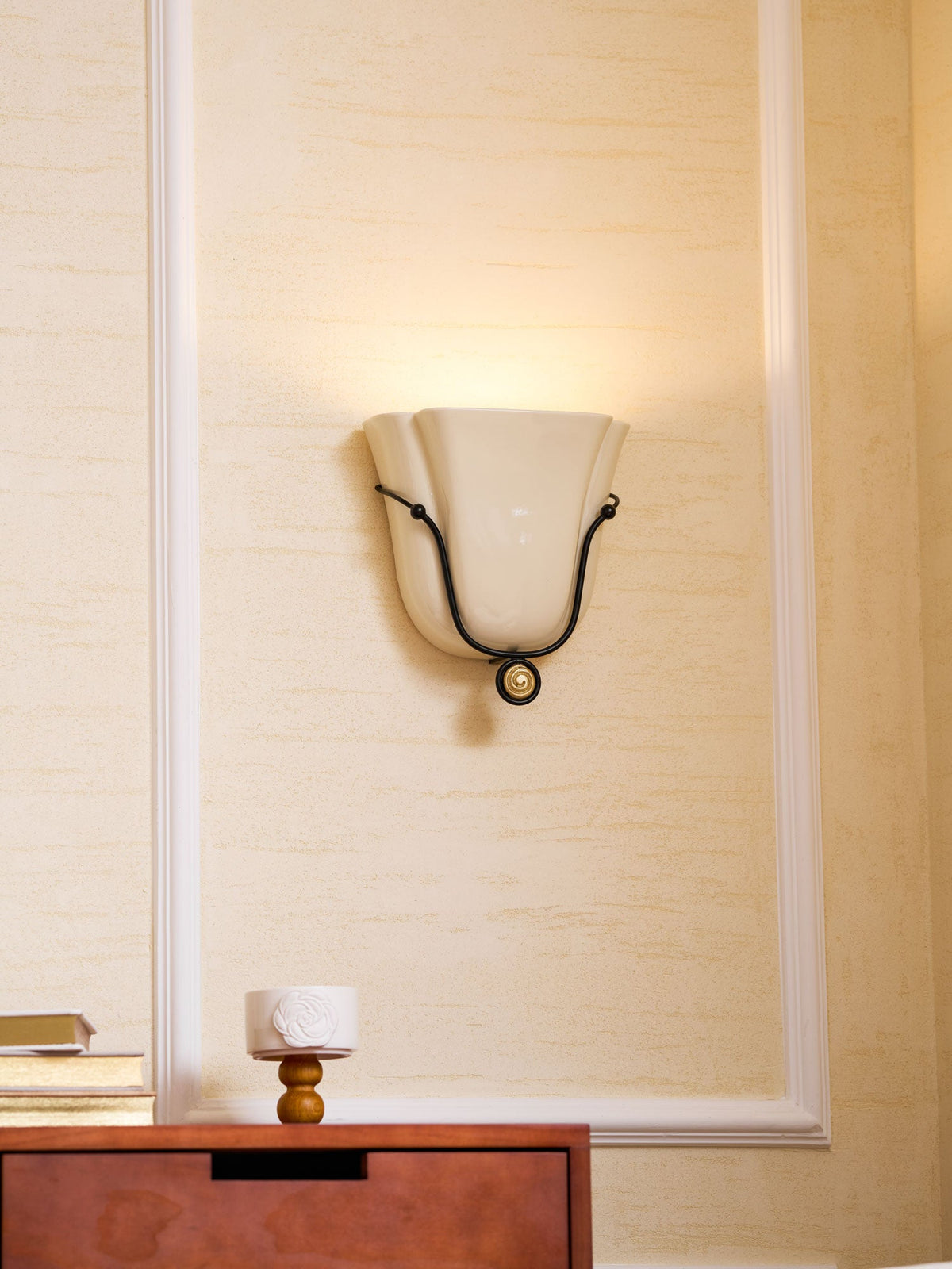 Solenne Ceramic Shell Wall Sconce — design detail 36