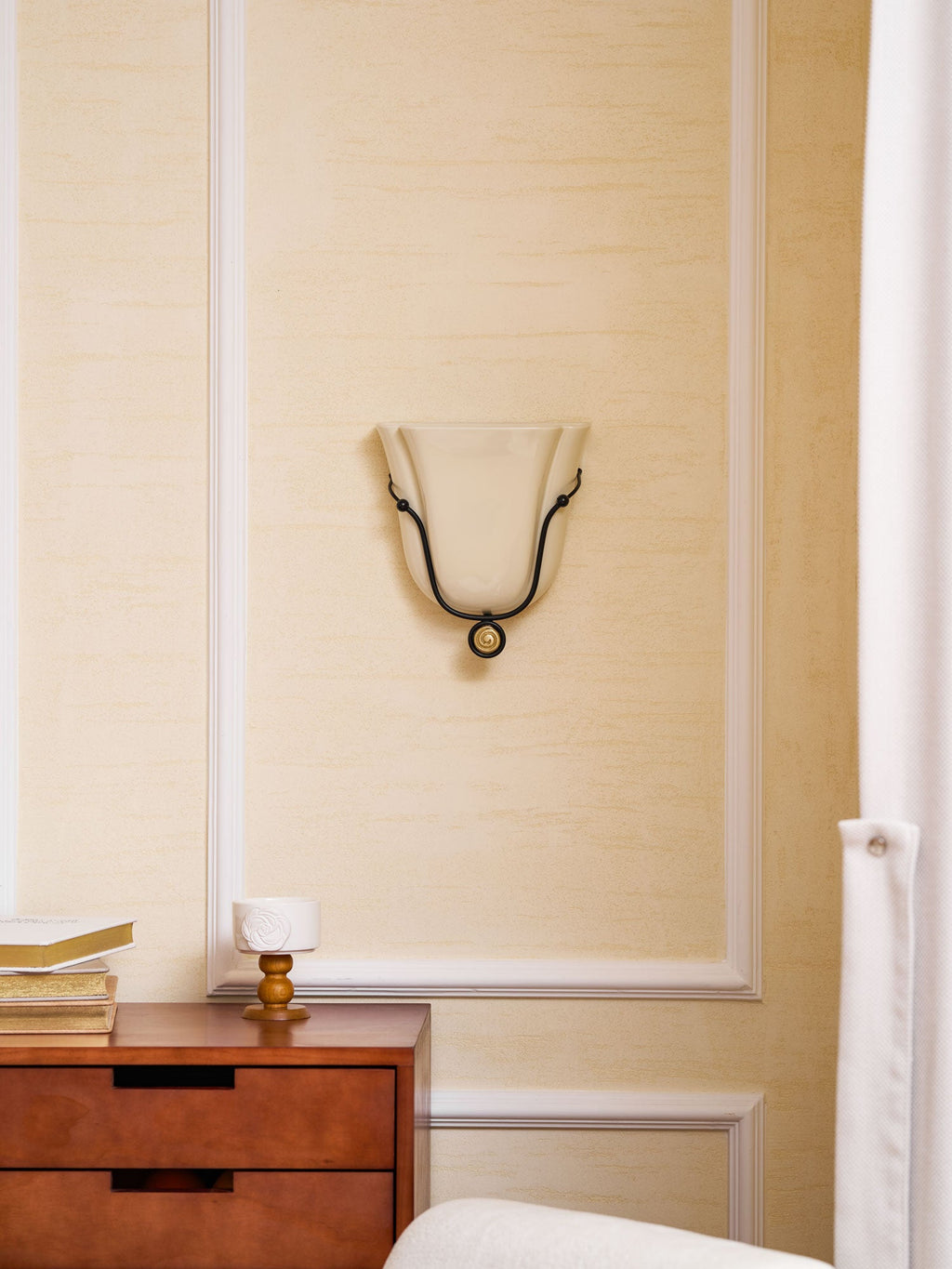 Solenne Ceramic Shell Wall Sconce — design detail 37