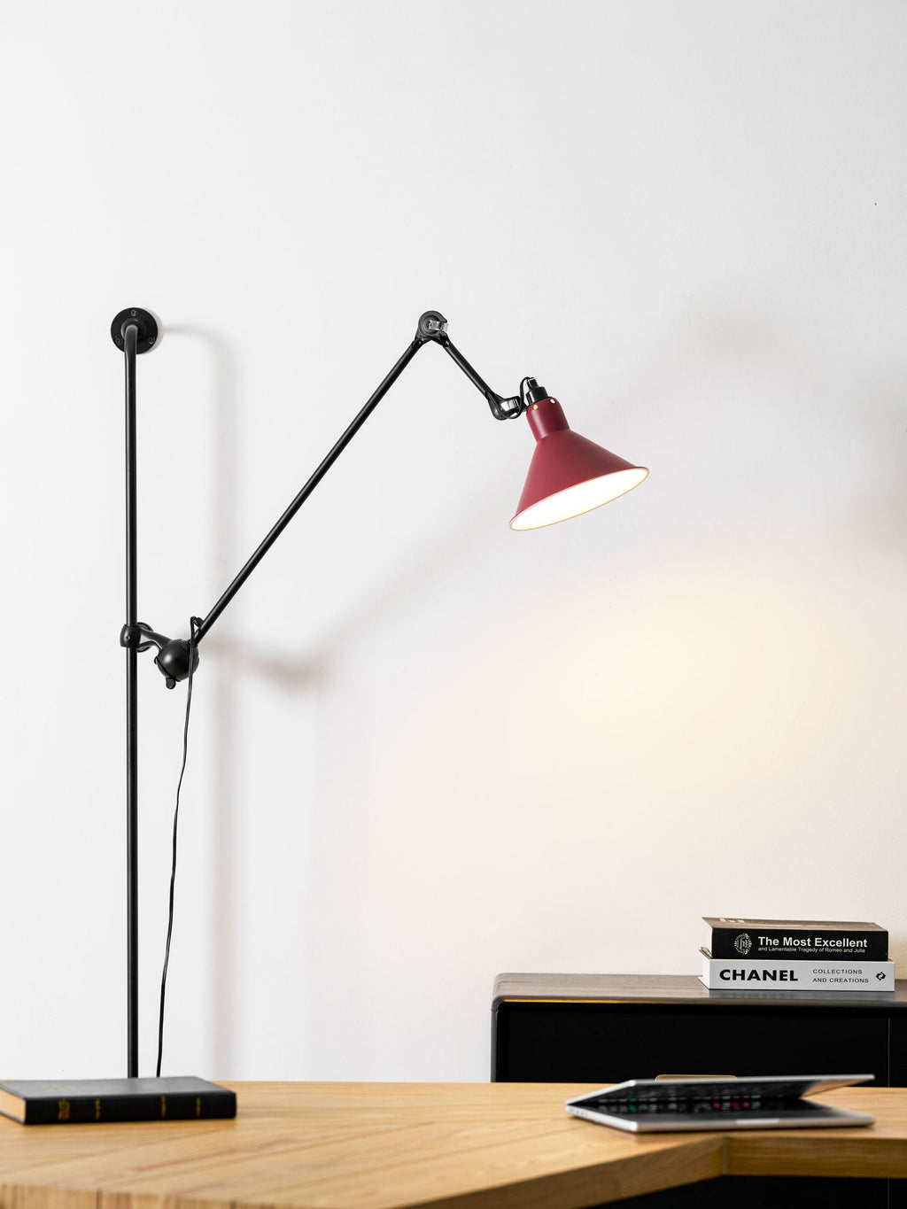 Support Frame Rocker Plug-In Wall Lamp — design detail 28