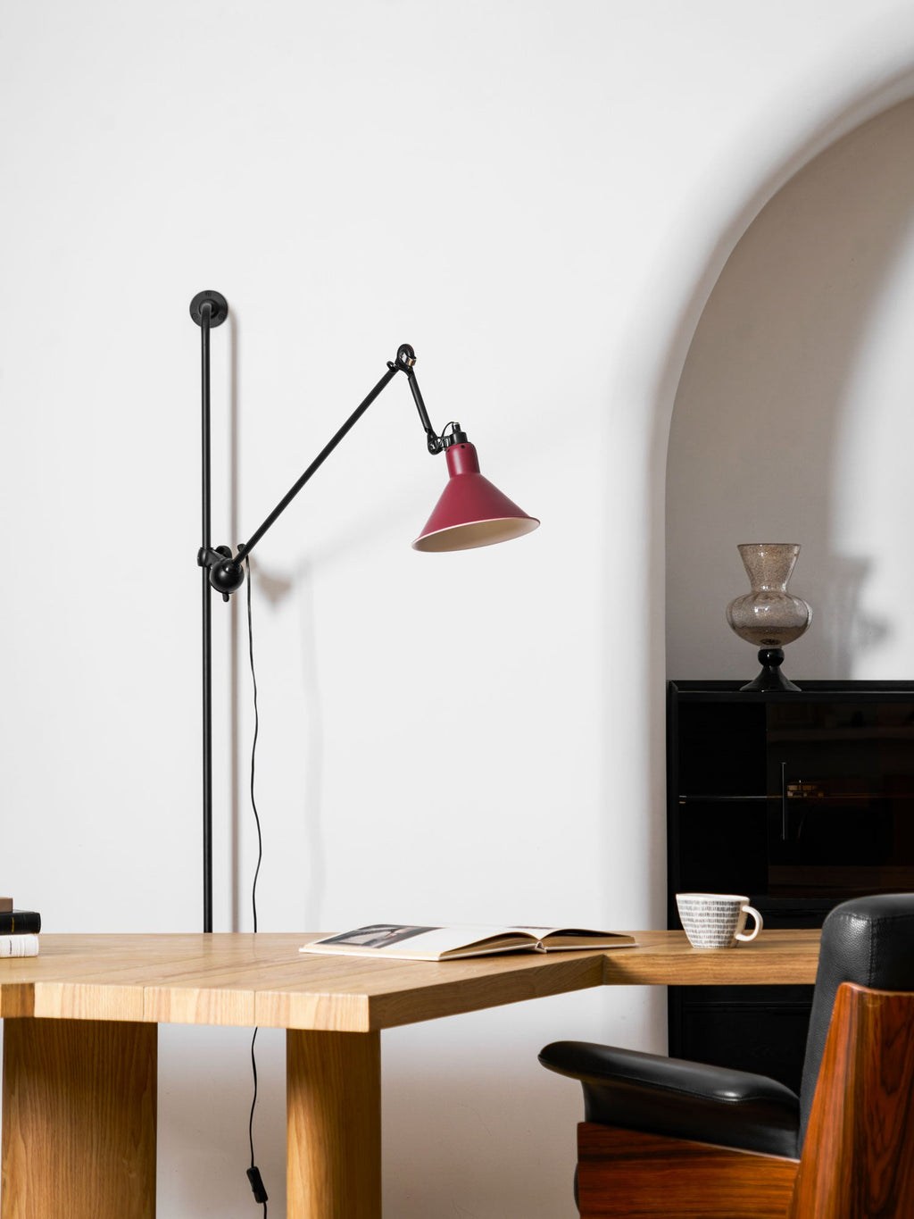 Support Frame Rocker Plug-In Wall Lamp — design detail 32