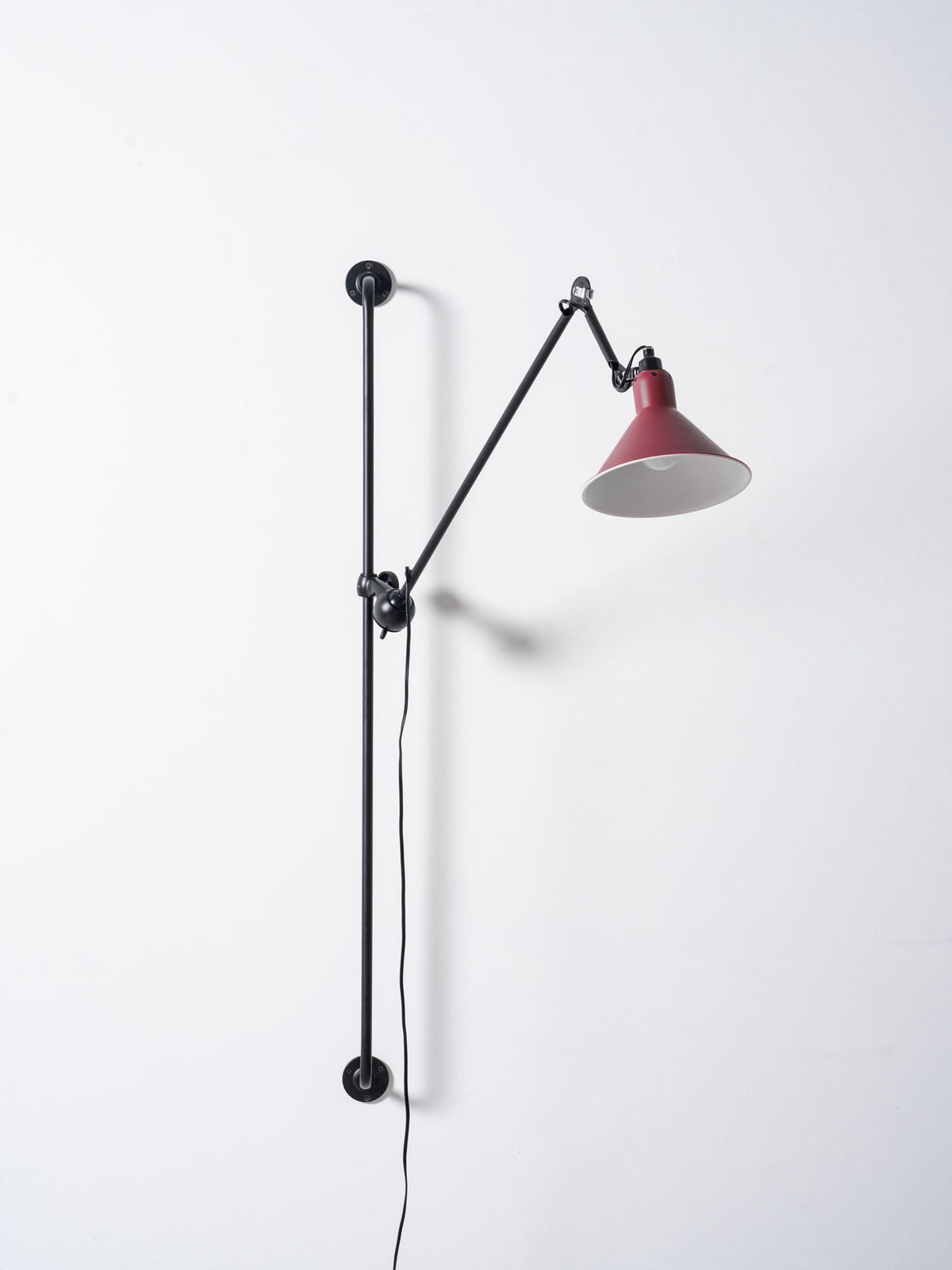 Support Frame Rocker Plug-In Wall Lamp — design detail 40