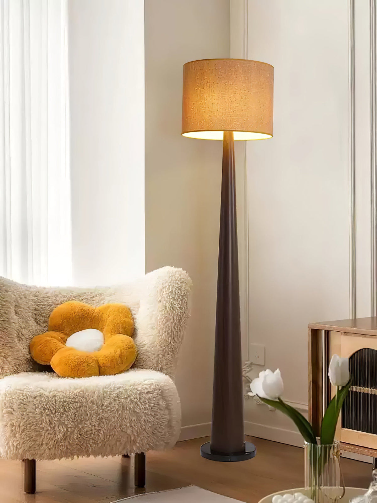 Zhanming Floor Lamp — product and interior detail 5