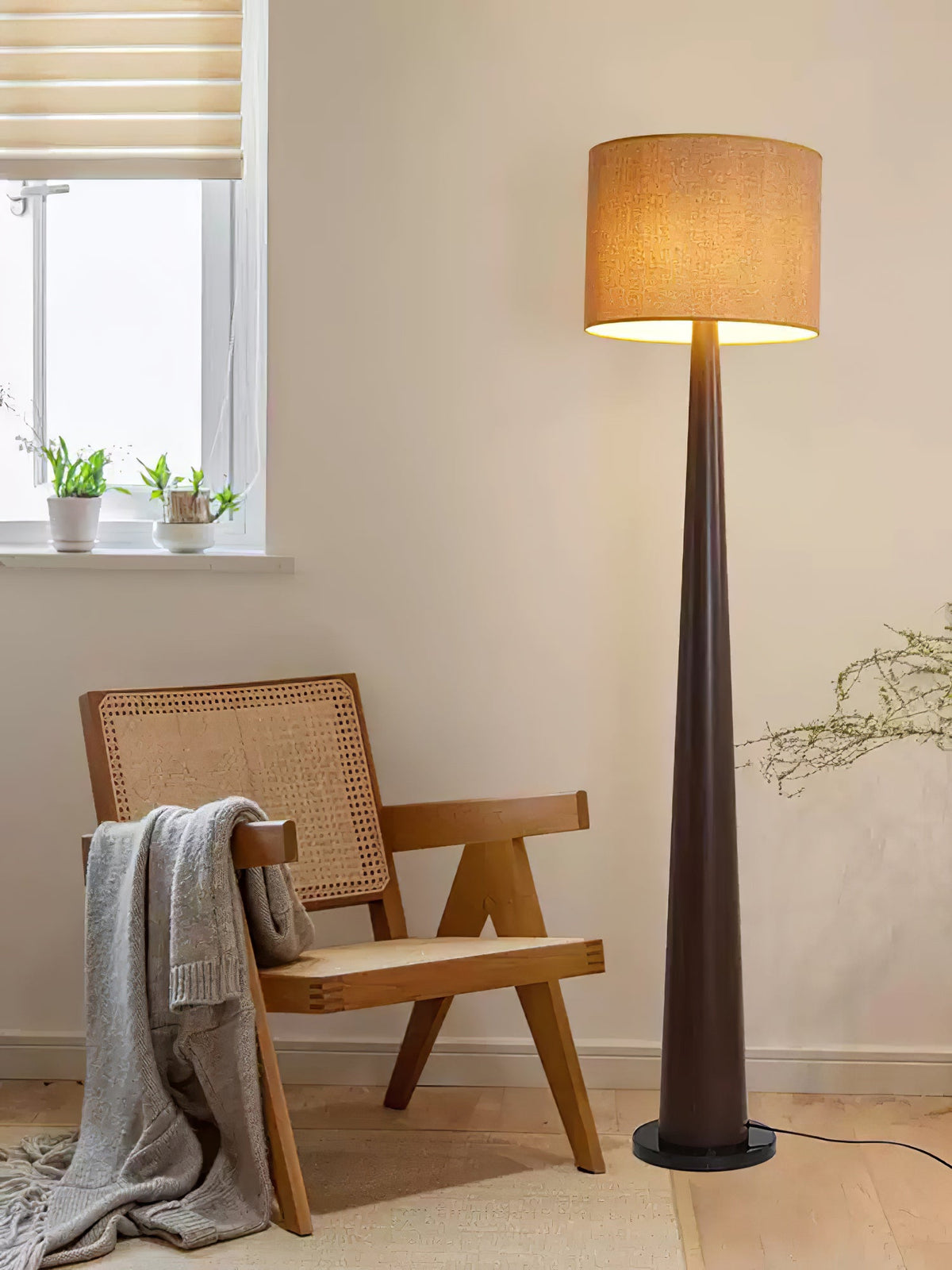 Zhanming Floor Lamp — product and interior detail 11